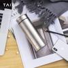 TAIC Reintitan Isolierte Wasserflasche