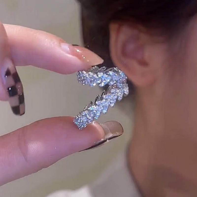 Trendy Rhinestone Ear Clips for Non-Pierced Ears – Stylish and Sophisticated Earrings