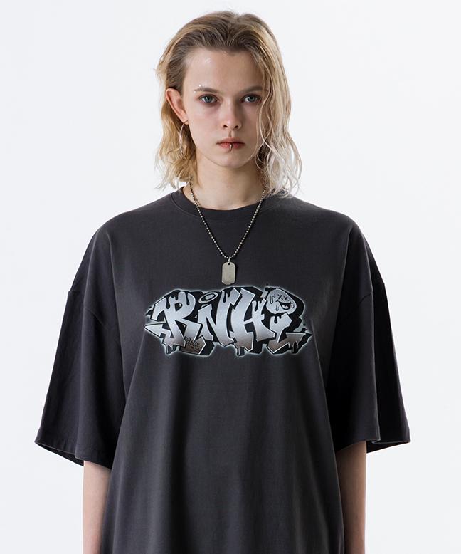 Leoninghai [Dasol X Runninghigh] Rnhi Graffiti H/S T-Shirt [Charcoal]