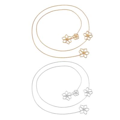 Collier ras du cou à plusieurs rangs, style tendance, avec pompons et fleurs. Bijou de corps à plusieurs rangs pour femmes et filles.
