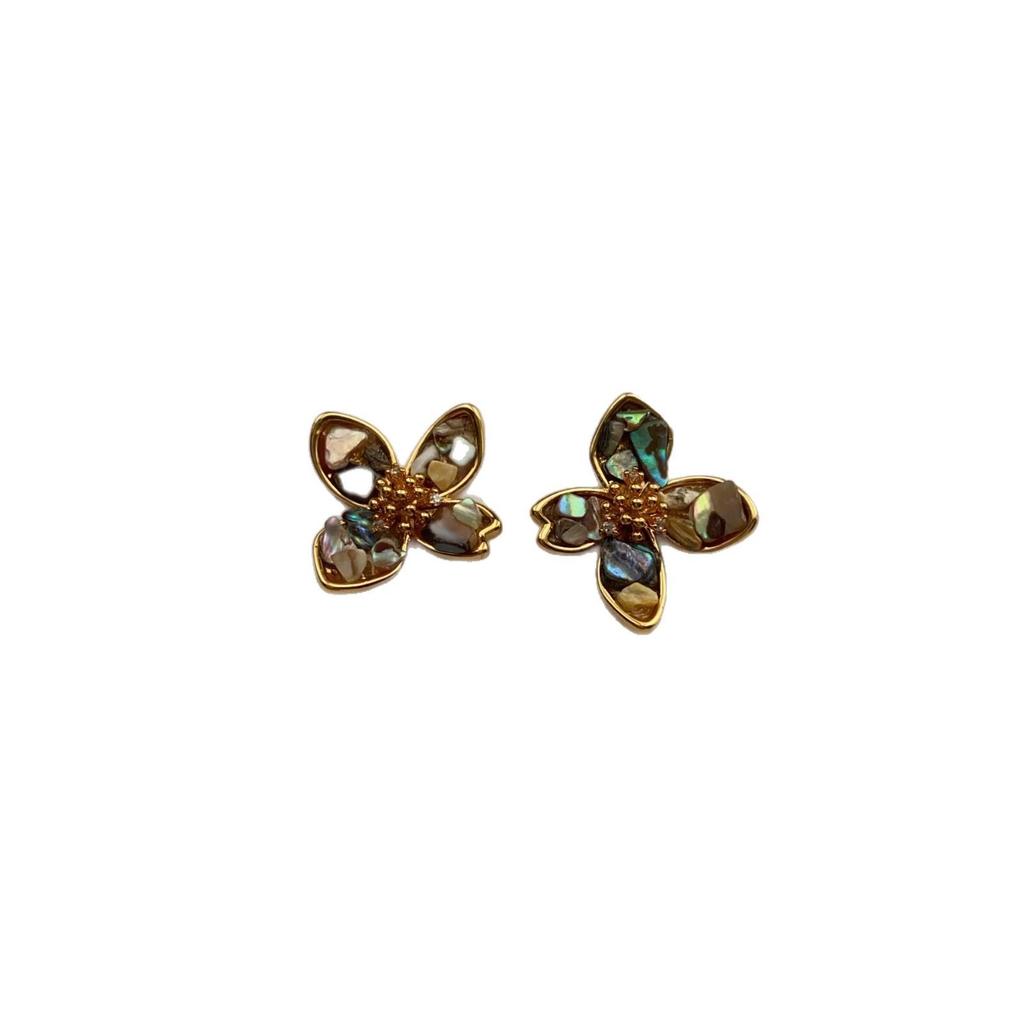 Natural Color Shell Flower Stud Earrings French Retro Niche Design Elegant Temperament Light Luxury Three-Dimensional Earrings