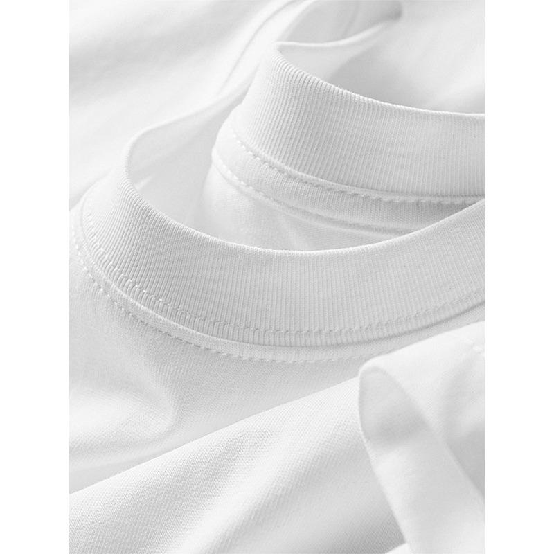 European sizes Stylish Oversized White T-Shirt with Gold Lion Head Graphic - Soft Short-Sleeve Tee, Unique Flowing Mane Design for Casual Wear