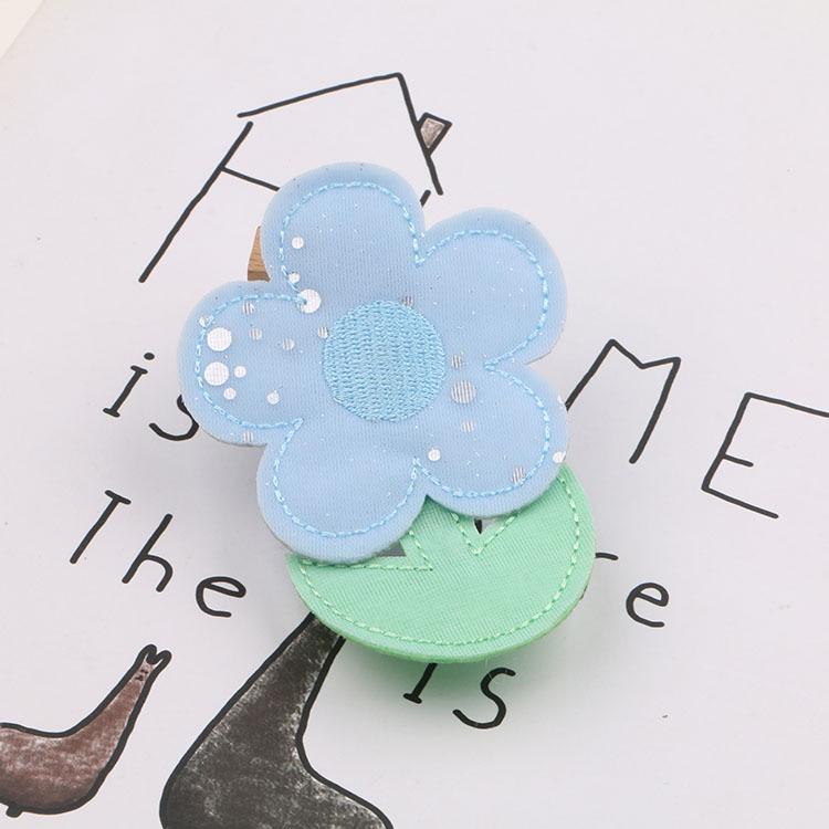 

Sweet Flower Heart Hair Clip: Fresh Children s Hair Accessory for Side or Back of Head