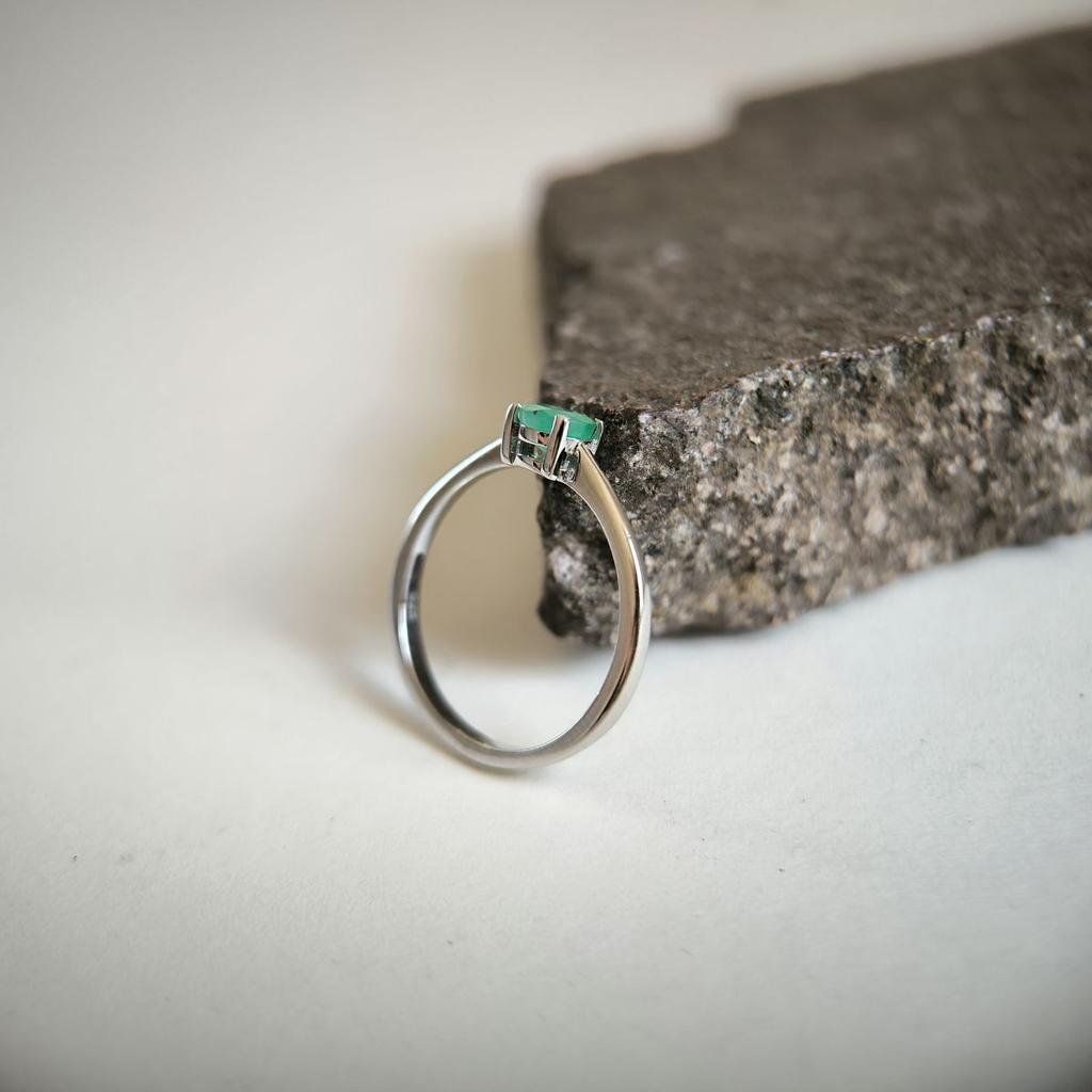 Silver Ring with Natural Emerald 0.488ct, Item Weight 1.71 Gr (2179962)