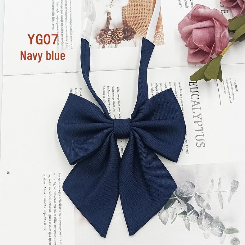Matte Feder Fliege & Ansteckblume für Schülerinnen - Trendige marineblaue JK Fliege mit spitzem Schmetterlingsknoten