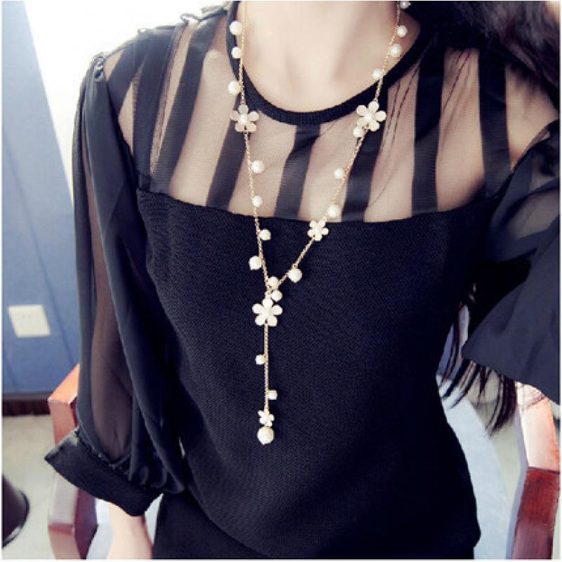 Элегантное женское колье-цепочка с пятилепестковым цветком и длинной жемчужной кисточкой