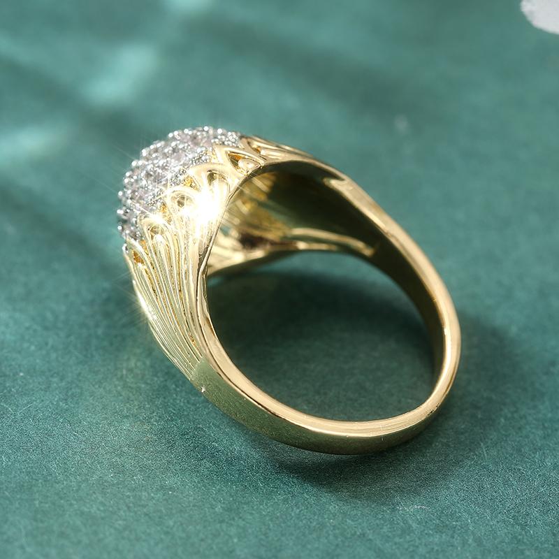 Fashion Design Women's Golden Plated Ring with Sparkling Synthetic Zirconia Claws Setting Luxury Elegant Wedding Jewelry Crafts