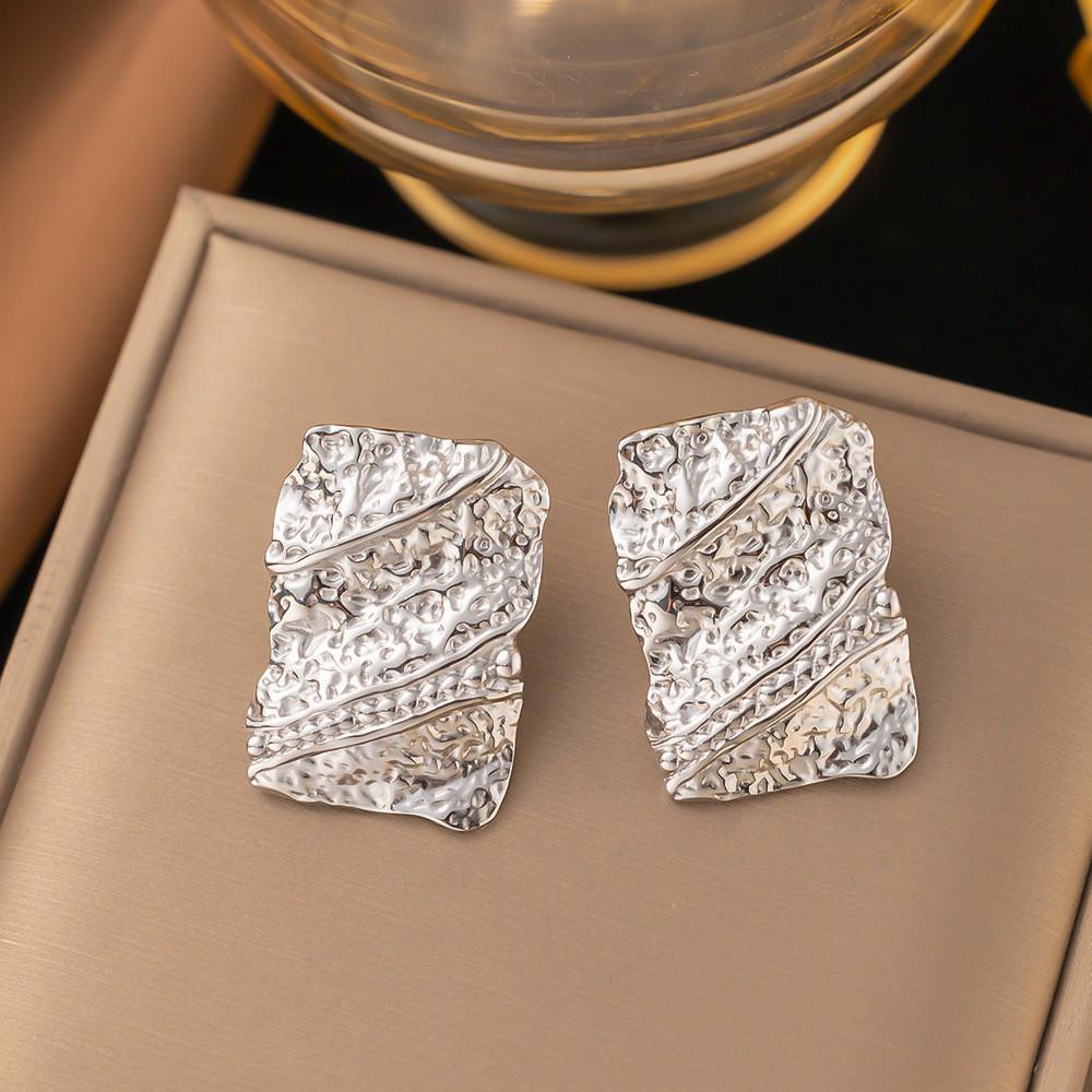 

Женские высококачественные плиссированные серьги, легкие и роскошные, не теряющие цвет