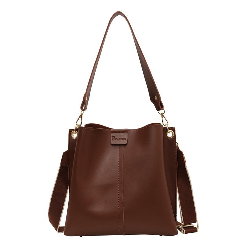 

Темпераментная сумка для通勤 с большой вместимостью женская 2025 новая женская сумка модная универсальная сумка-мессенджер на плечо сумка-ведро коричневый