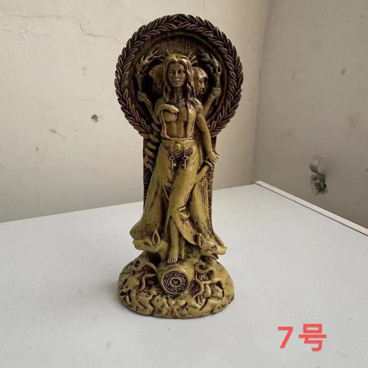 

Статуэтка греческой богини Гекаты из смолы, скульптура языческого божества, декор алтаря богини тройной луны для викканского колдовства и ритуалов