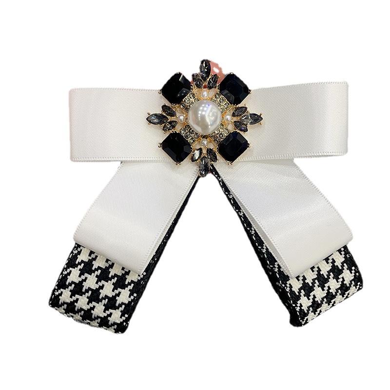 Retro Ribbon Lace Bow Tie Pearl Crystal Fabric Bowknot Brooches for Women College Style Sweater Shirt Collar Pins Jewelry