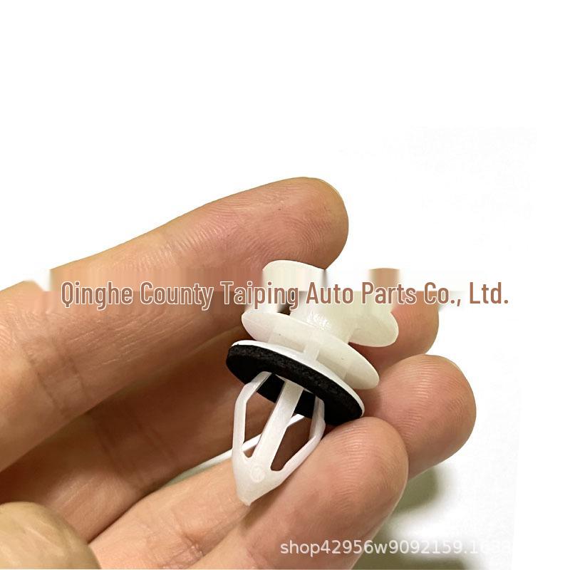 Ford Focus Hatchback/Sedan Interior Door Panel Clip