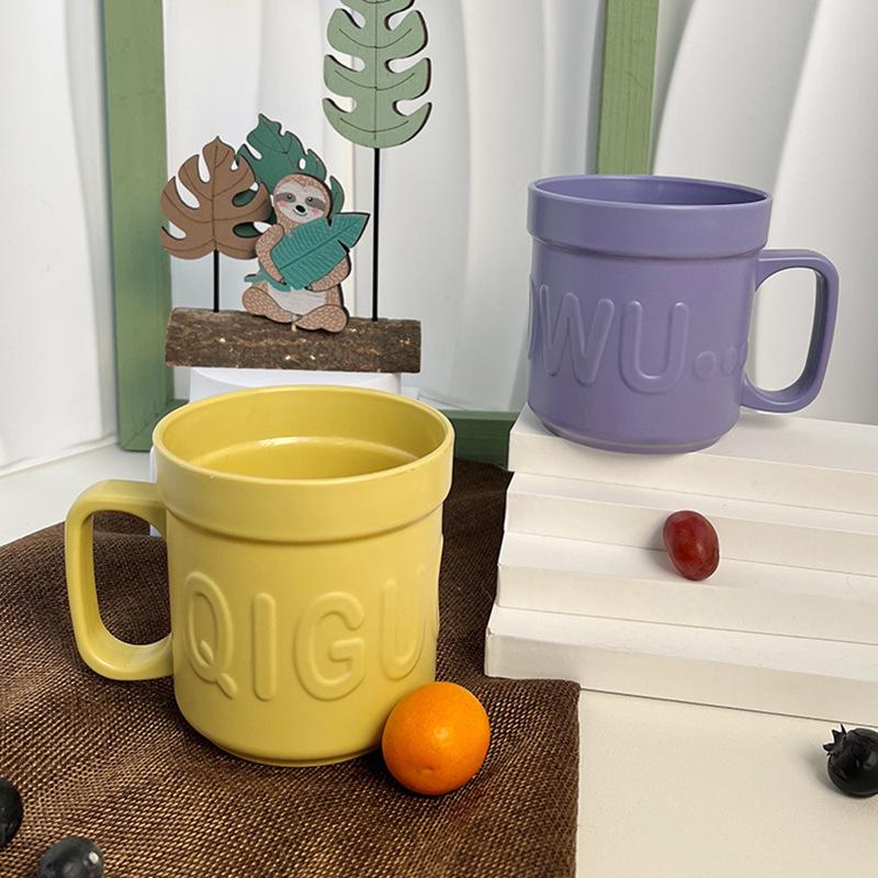 Simple Letters Cup PP Line Handle Cup Milk Coffee Plastic Water Cup Travel Funny Mug Kids Children Christmas Party Gift Cup 1pc