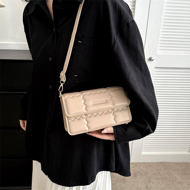Fashionable Minimalist Shoulder Bag For Women 2023 Spring Trendy Small Crossbody Bag