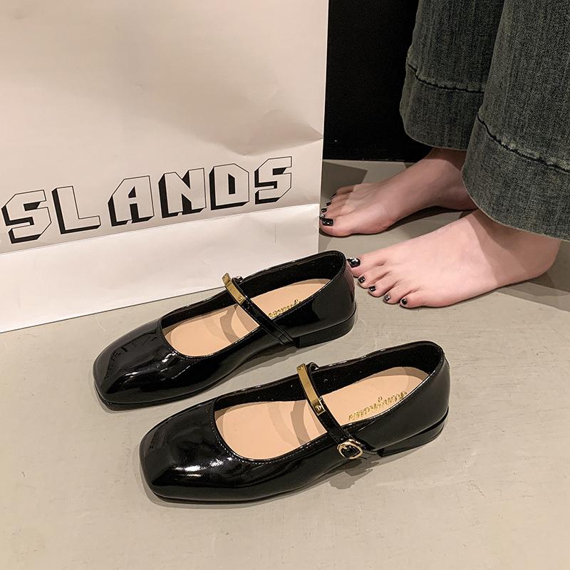 

Туфли Мэри Джейн на ремешке 2025 женские весенние дизайнерские универсальные маленькие кожаные туфли на толстом каблуке с пряжкой новые французские ретро 40 чёрный