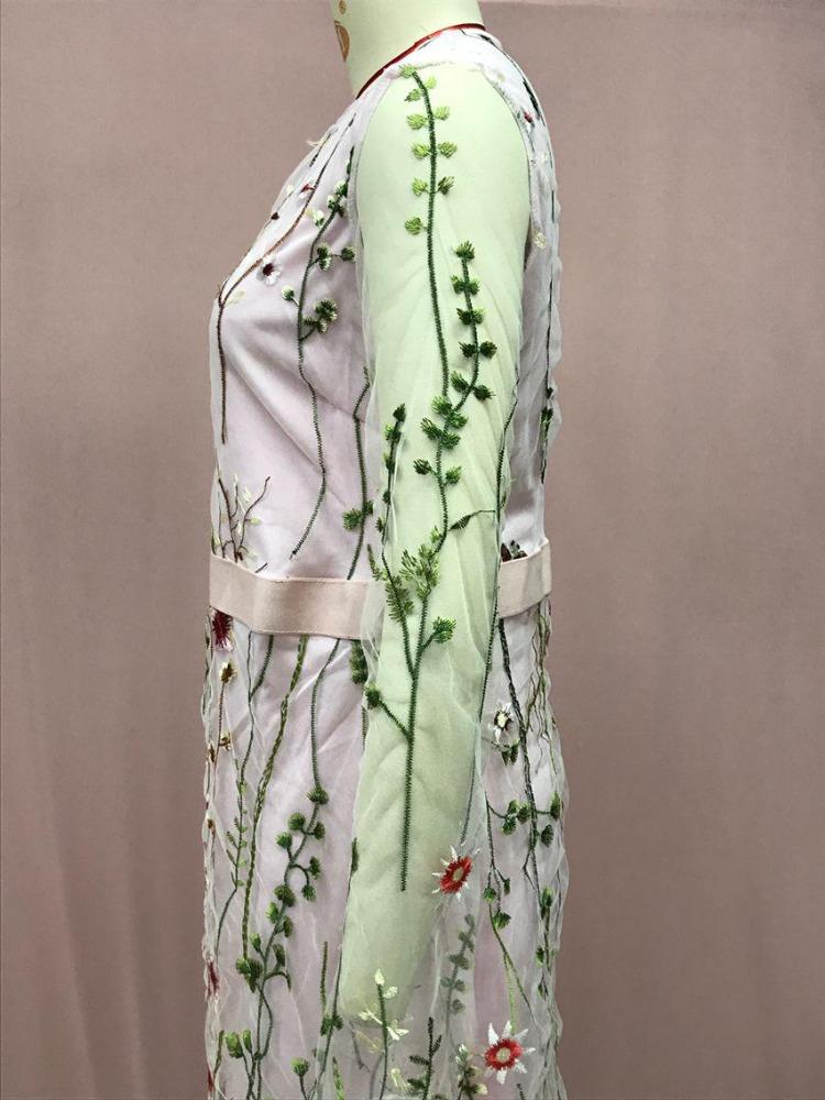 Böhmisches Damenkleid aus besticktem floralem Spitzen-Mesh, neu