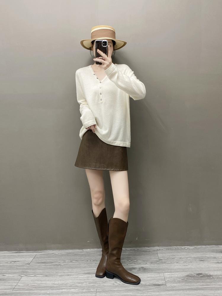 Women's Versatile V-Neck Cashmere Sweater - Loose Fit, Buttoned, Lazy Style Knitwear for Autumn/Winter