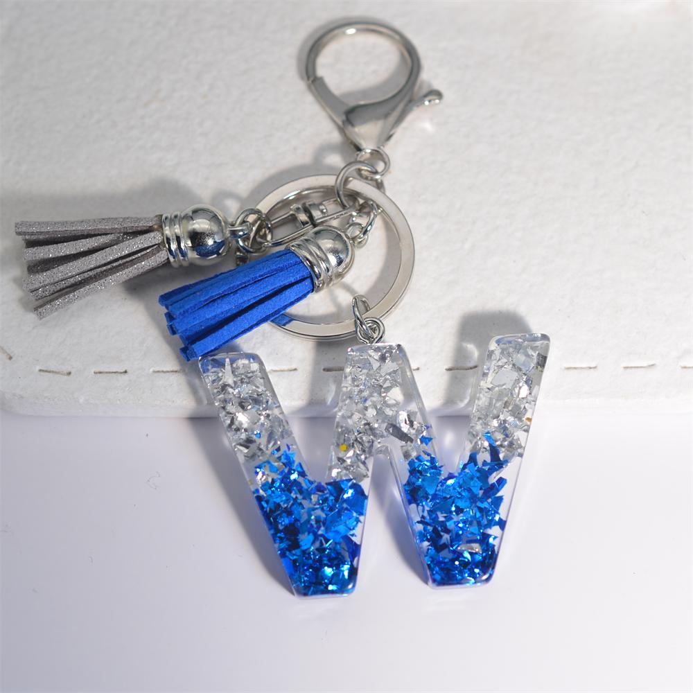 Креативные брелки из смолы с 26 буквами и кисточками — фото 28