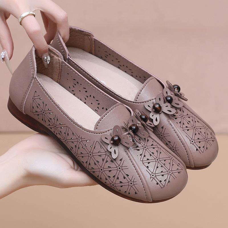 

Shoes single shoes summer breathable sandals middle-aged and elderly women hollow leather shoes non-slip soft sole comfortable hole shoes 35