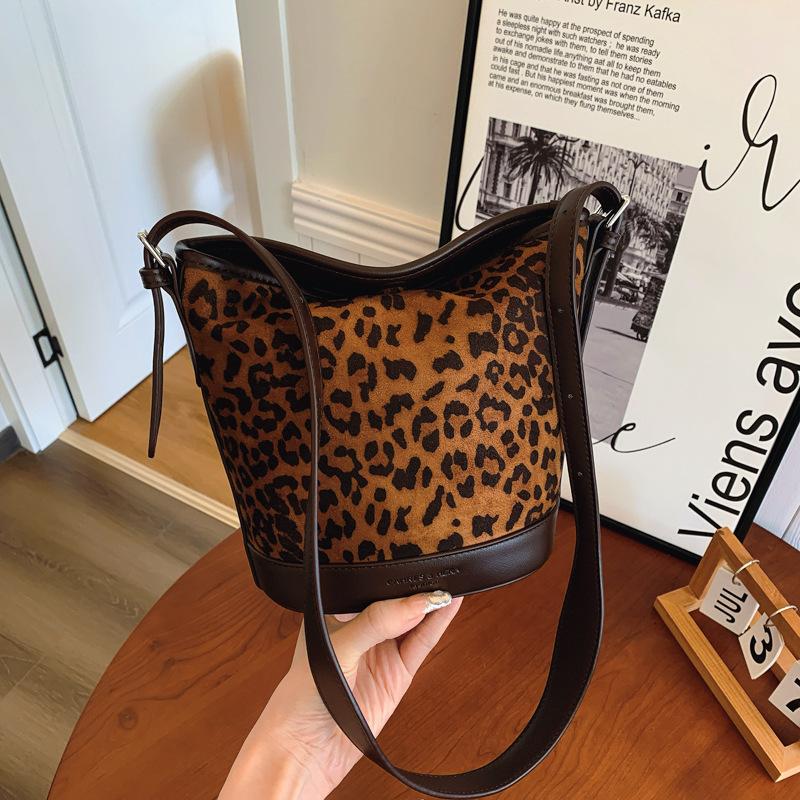 Leopard Print Bucket Women's New Large-capacity Armpit Bag Shoulder Messenger Bag