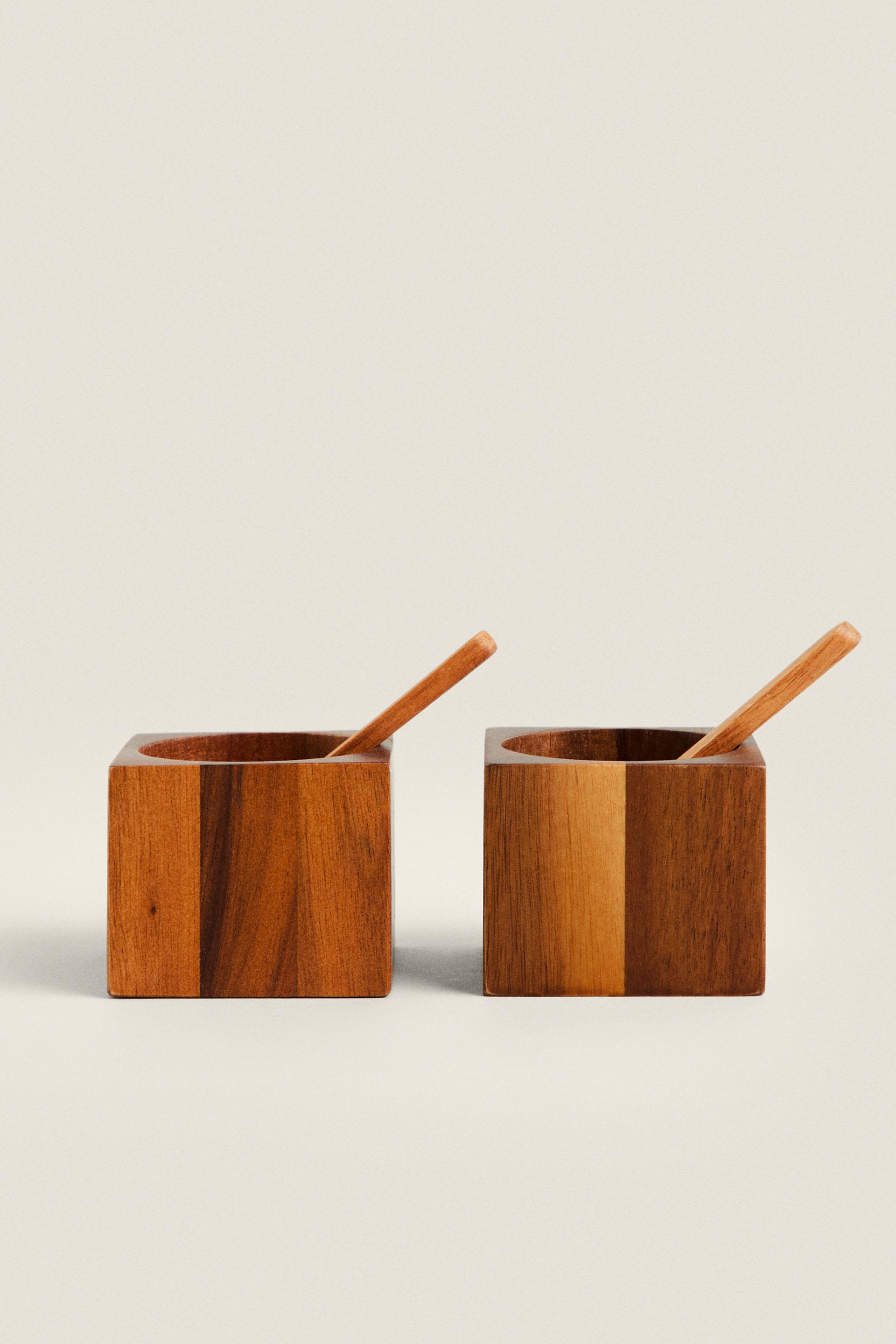 

НАБОР ДЕРЕВЯННОЙ СОЛИ И ПЕРЦЕЙ