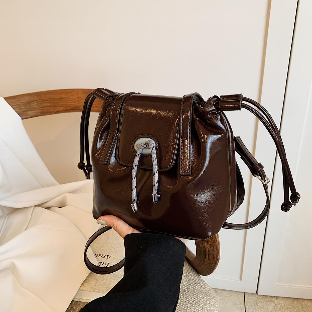 Fashion Trend Contrasting Retro Style Bag New Niche Design Single Shoulder Diagonal Cross Drawstring Bucket Bag