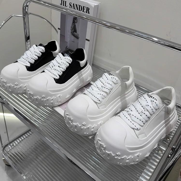 Leder-Shell-Kopf kleine weiße Schuhe Damen 2025 großer Kopf zum Schnüren Mode Brotschuhe Plateau Muffin auflösende lässige einzelne Schuhe