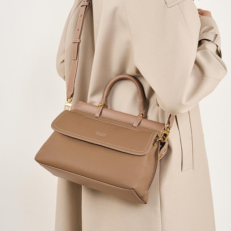 The First Layer of Cowhide Bag, Women's New Genuine Leather Women's Bag, Messenger Bag, Commuting Large-capacity Shoulder Briefcase.