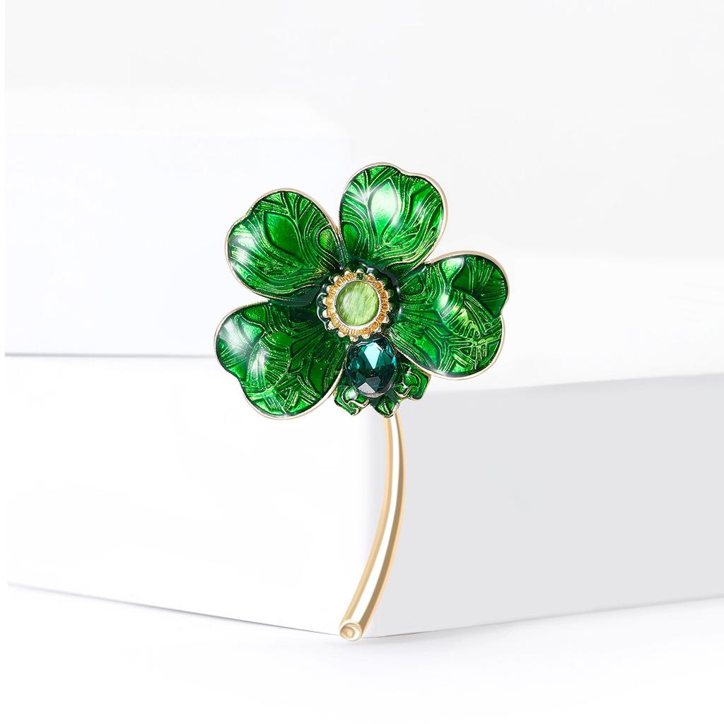 Classic Enamel Four Leaf Clover Brooches for Women Rhinestone Plant Pins Keychain Event Party New Year Gifts Jewelry Accessories