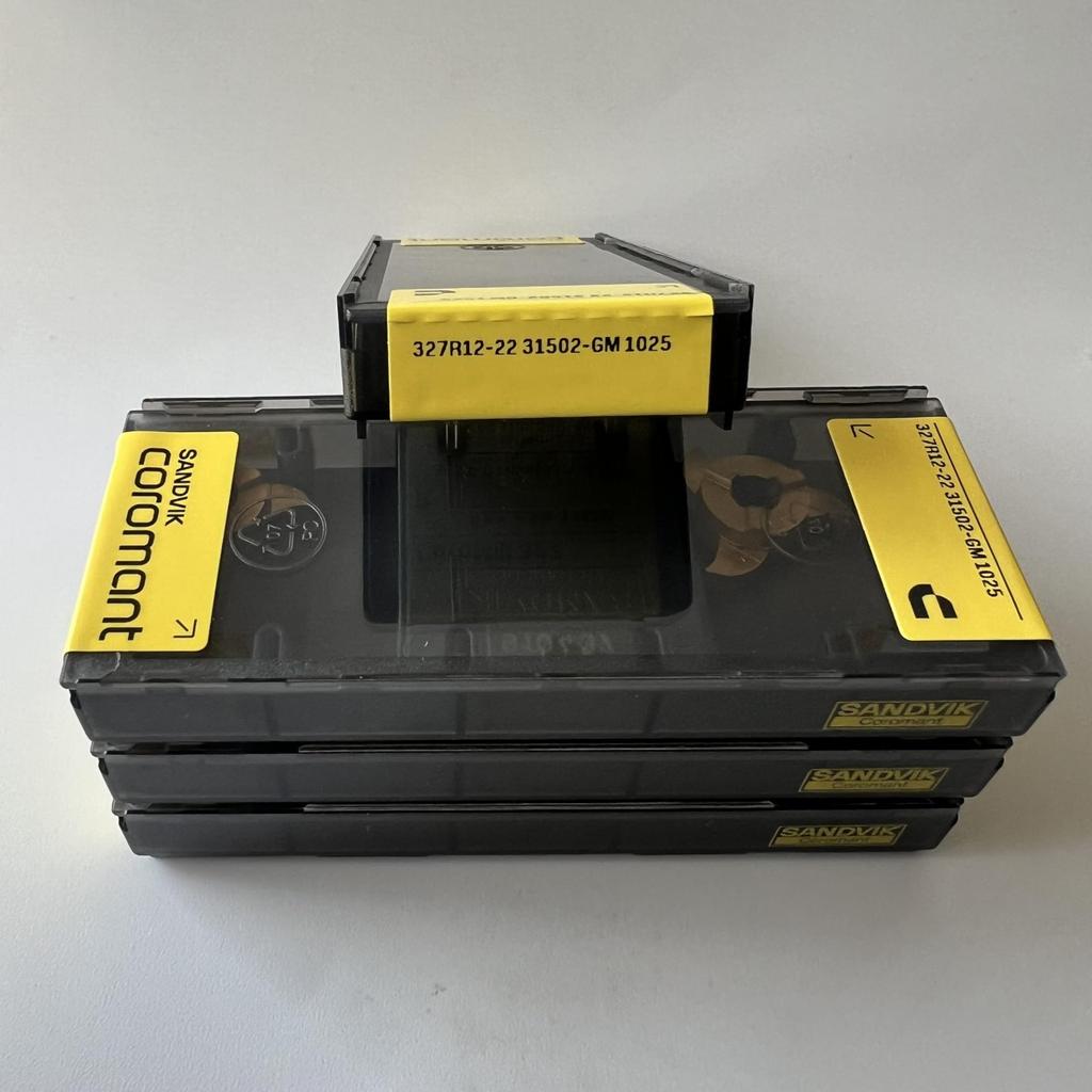 SANDVIK / 327R12-2231502-GM 1025 / Original Swedish hard alloy blade 2 Pcs