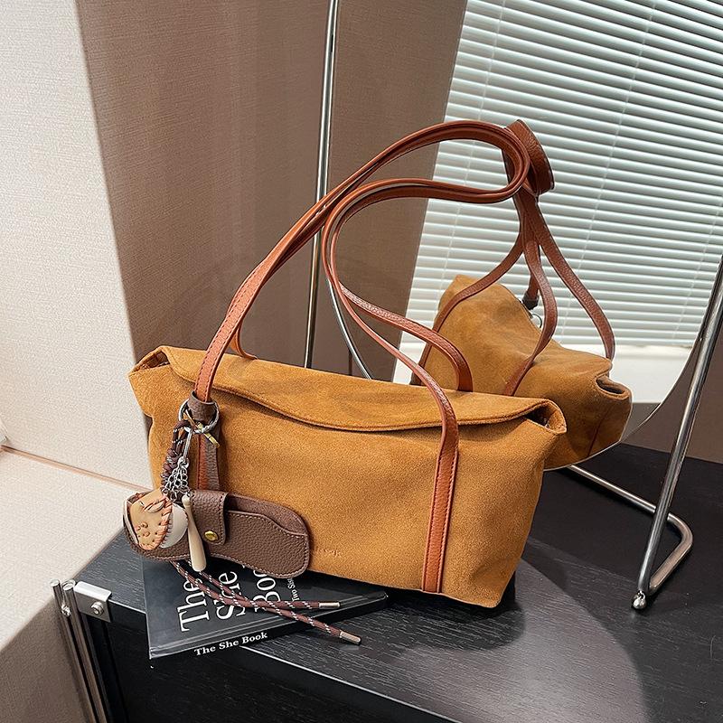 Autumn and Winter Fashion Shoulder Bag Women's New Large-capacity Versatile Casual Underarm Bag Niche Commuter Bag