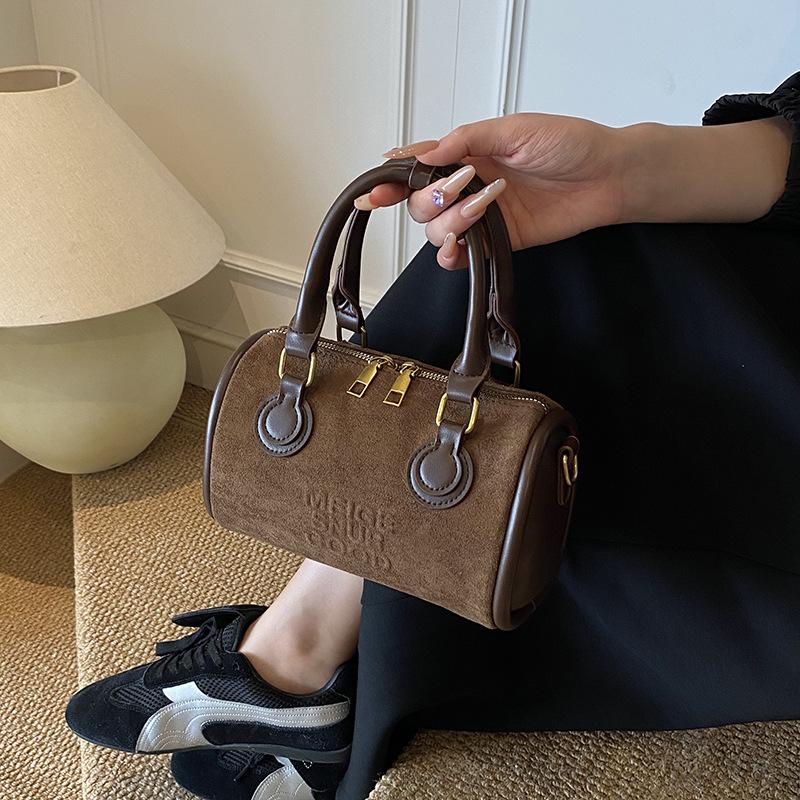 Suede bag women's large capacity 2025 new autumn and winter niche design matte retro messenger portable pillow bag