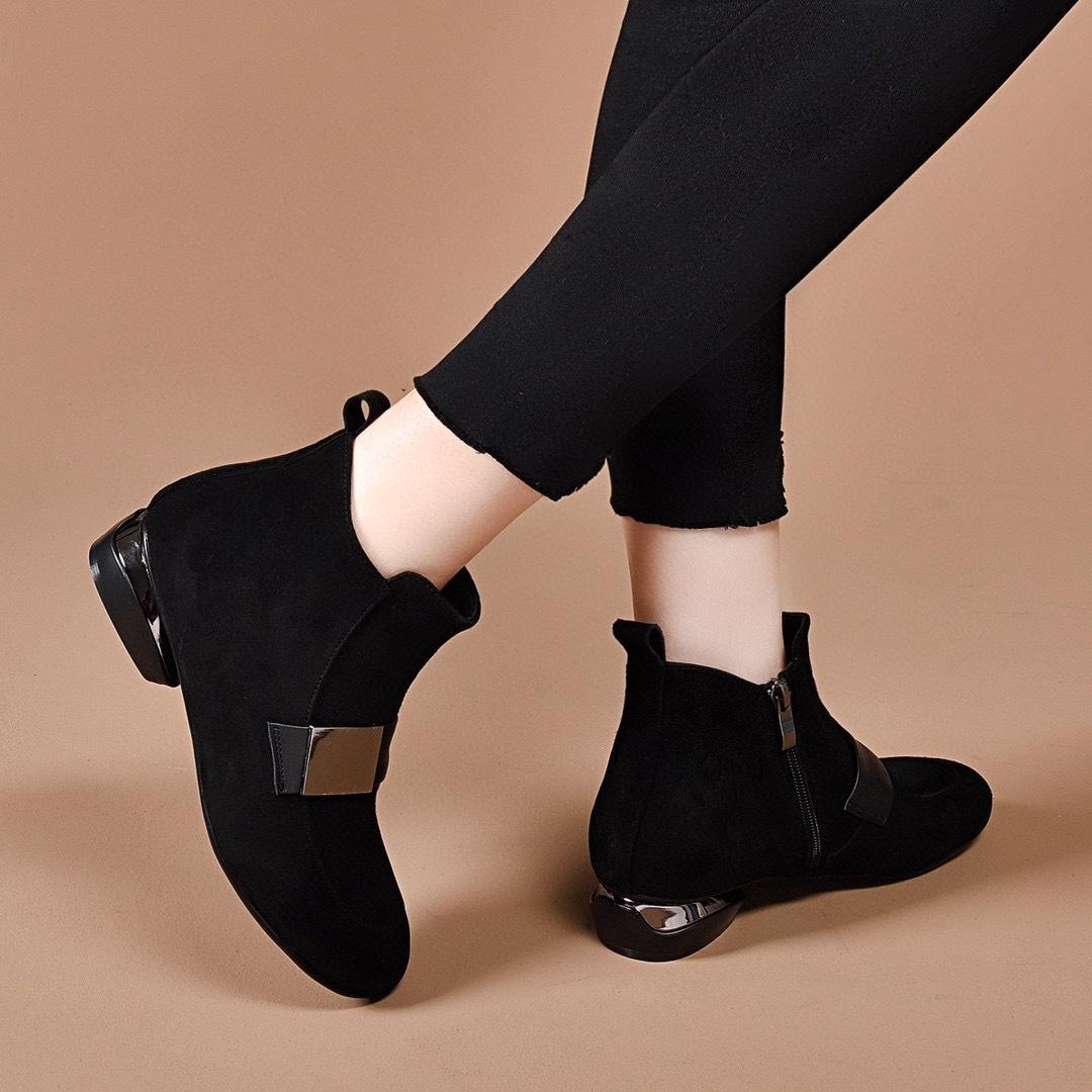 

Повседневные ботинки с круглым носком, осенне-зимние новые маленькие короткие ботинки из первого слоя коровьей кожи, с квадратной пряжкой, на плоской подошве, женские ботинки, кожаные ботинки 39