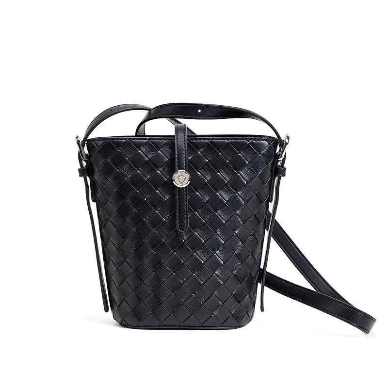 New bucket bag, handmade cowhide woven bag, niche high-end women's summer versatile messenger bag