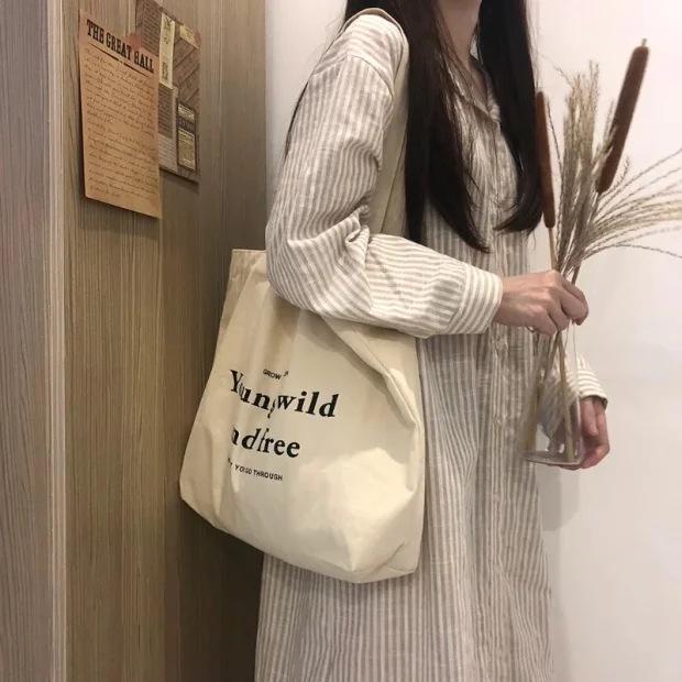

Korean Retro Style Canvas Shoulder Bag - Minimalist Plain Color for Women