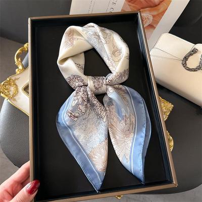Elegante Foulard Quadrato Floreale Primaverile in Misto Seta - Foulard per Capelli e Protezione del Collo per Donne