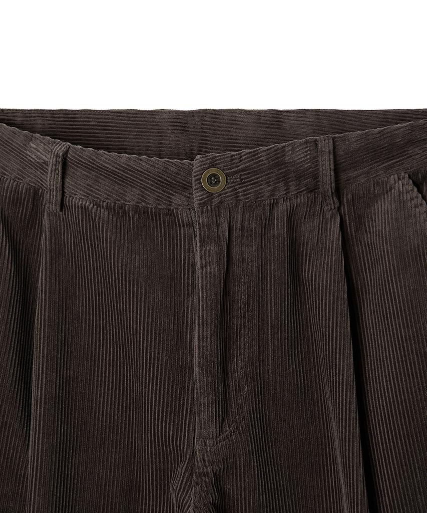 HOOVES Corduroy Single-Pleat Cargo Pants [Deep Brown]