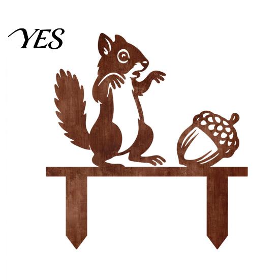 Flower Bed Decoration Rusty Metal Squirrel with Acorn Garden Stake, Cute Animal Silhouette Sculpture, Ground Insert Decor Decorative Outside Yard Art