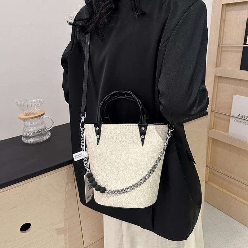 Korean Version of Portable Fashion Contrasting Color Bucket Bag Women's 2025 New Spring Trendy Casual Shoulder Bag High-end Women's Bag