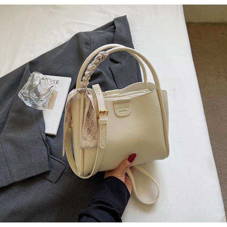 

This year s popular vegetable basket handbag women s 2025 new soft leather bucket bag commuter shoulder messenger bag