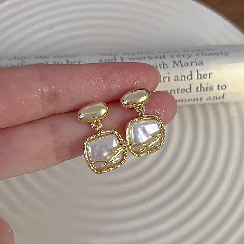 Pearl Earrings Women's High-end Earrings Ear Jewelry High-end Stud Earrings Niche Design Light Luxury