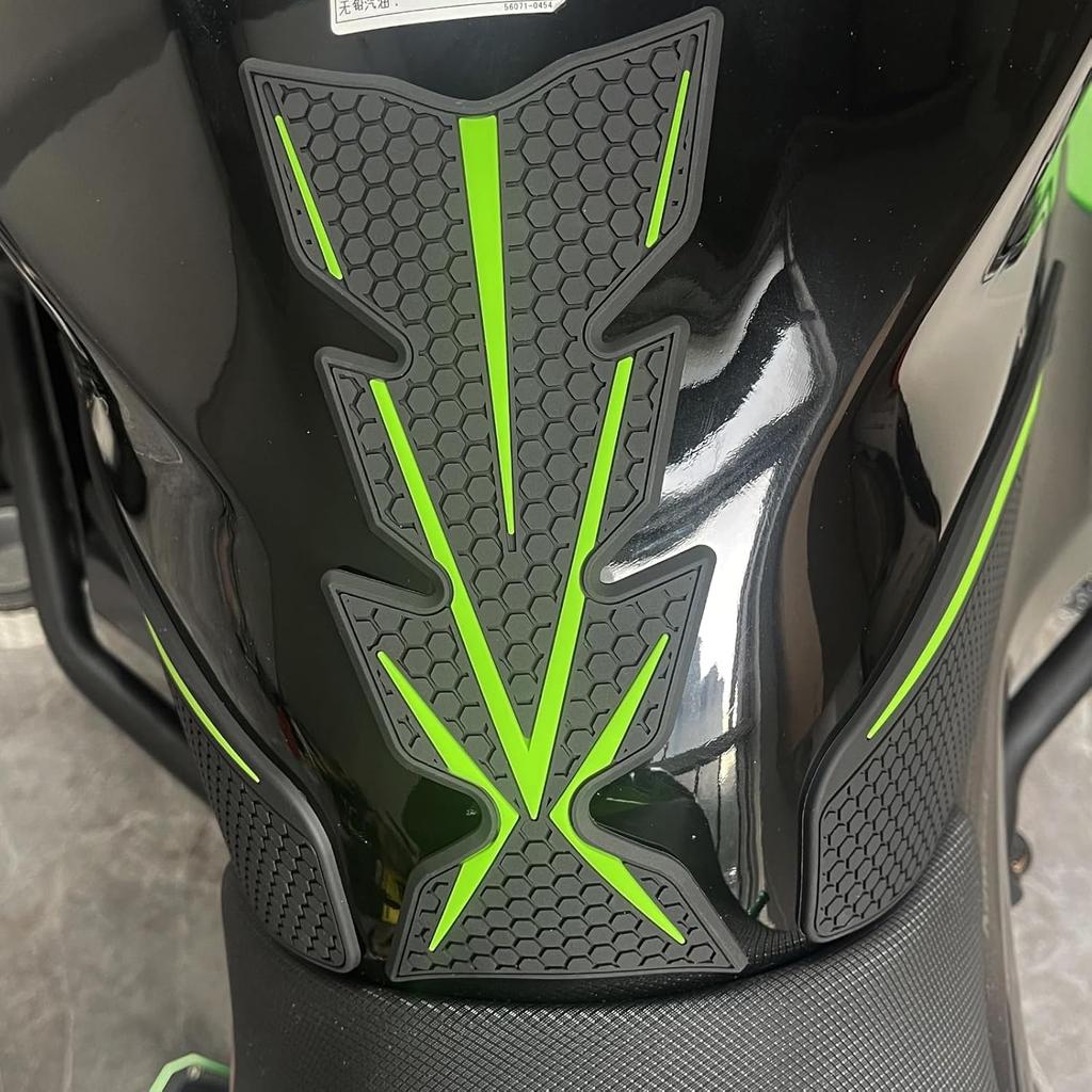 Motokano Traction Tank Pad for Ninja 400 (2018-2024), Ninja 250 (2019-2024), Z250 (2019-2024), and Z400 (2018-2024) (Black)