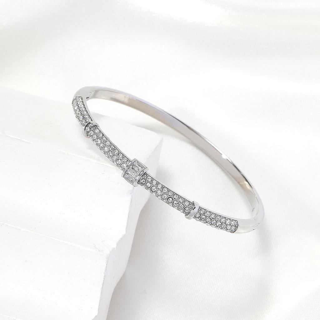 Elegant Diamond-Studded Buckle Bracelet for Women - Chic, Luxurious, Versatile Bangle