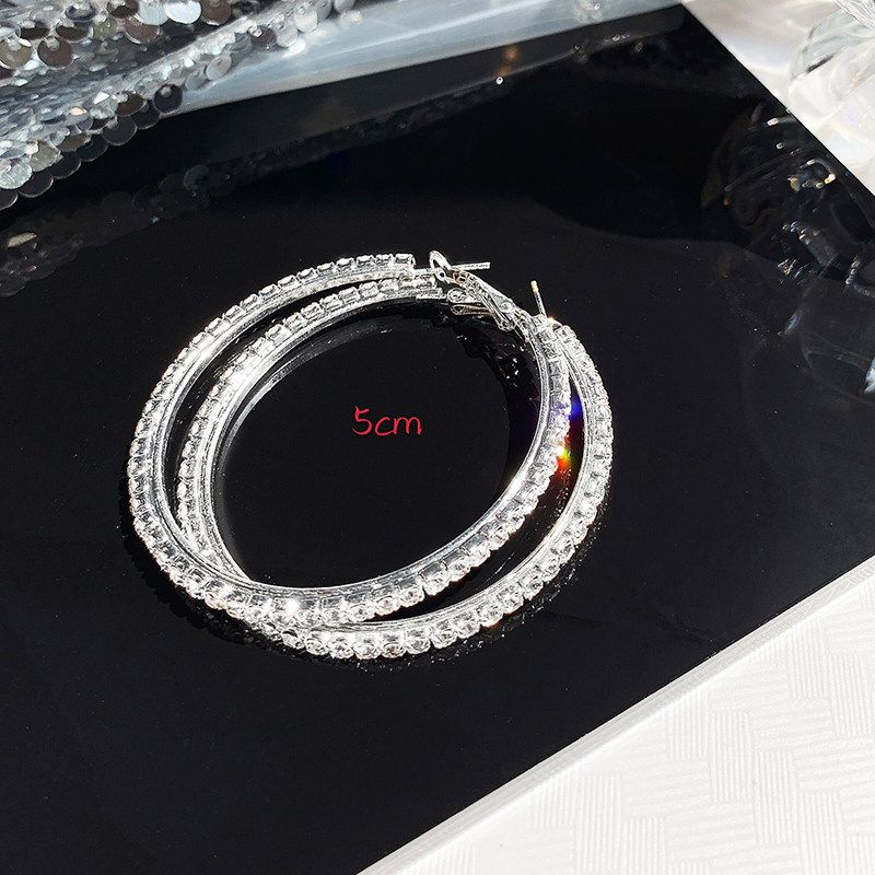 

Street Shooting Catwalk Diamond-Embedded Large Hoop Earrings Female Online Influencer Exaggerating Unique Eardrops South Korea Fashion Ear Jewelry Diameter (5cm) Silver
