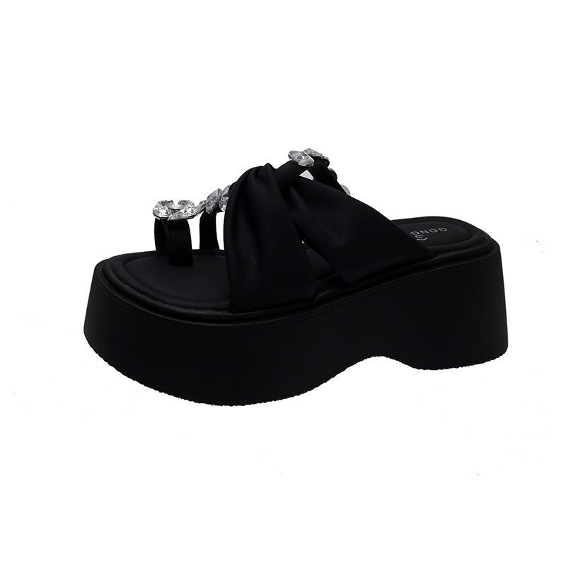 Korean Version of Fashion Rhinestone Cover Toe Cool Slippers Girl 2025 New Fairy Wind Thick Sole Heightening Beach with Skirt Sandals