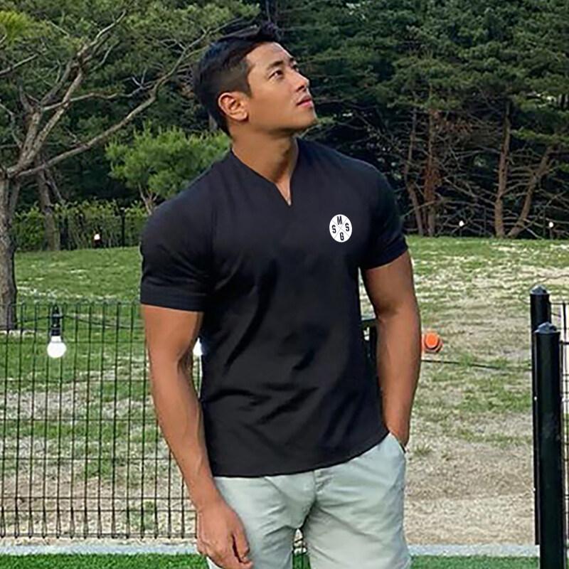 

Muscleguys Новая повседневная мужская футболка в полоску, летняя мужская футболка, модные топы, уличная одежда, мужские футболки, брендовая одежда в стиле хип-хоп, мужская футболка, мужская футболка L чёрный