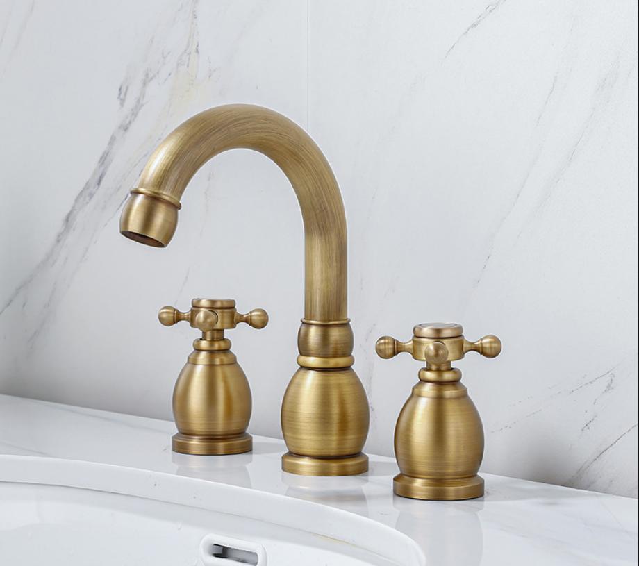 

Luxury Brushed Gold Basin Faucet Brass Bathroom Faucet Widespread Antique Sink Faucets 3 Hole Hot Cold Sink Faucet Water Tap