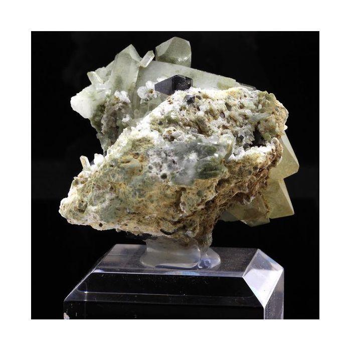 Anatase + Quartz 589.4 carats