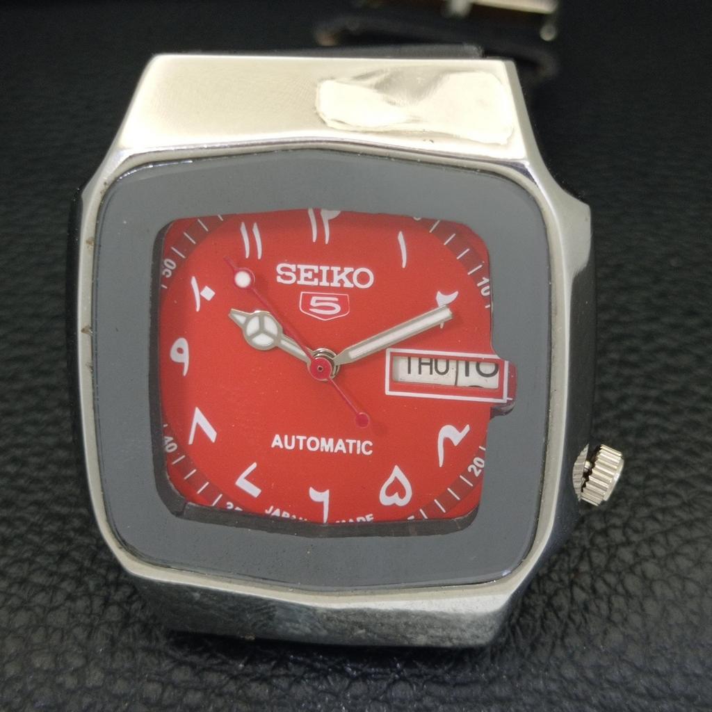 Seiko 5 AUTOMATIC VINTAGE 7S26A JAPAN MENS ARABIC RED COLOR DIAL WATCH A702458-5 R124-a702458