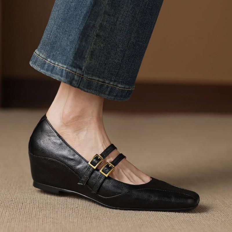 

New four-season wear women s sheepskin low-top shoes leather wedge heel buckle lazy shoes women s casual round head women s single shoes 40 чёрный